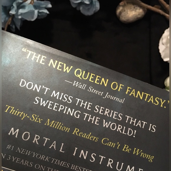 Lady Midnight - Stamp Signed Indigo Exclusive Edition - By Cassandra Clare - Hc - Picture 16 of 16